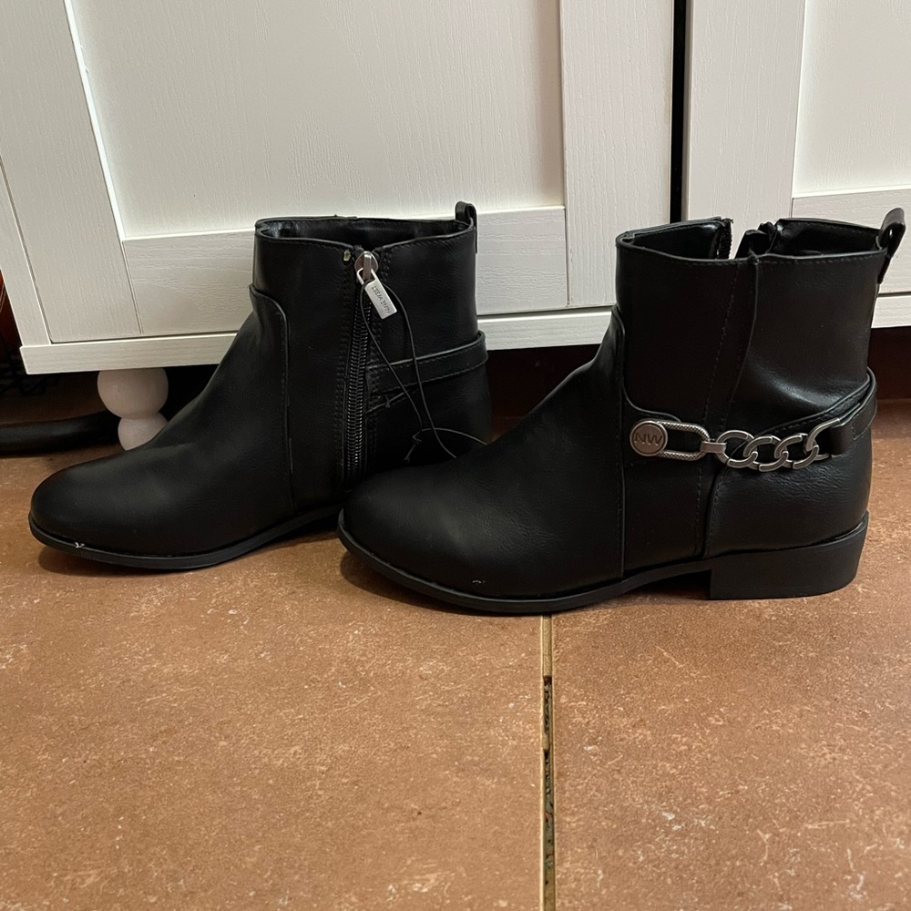 Girls size 3 black boots